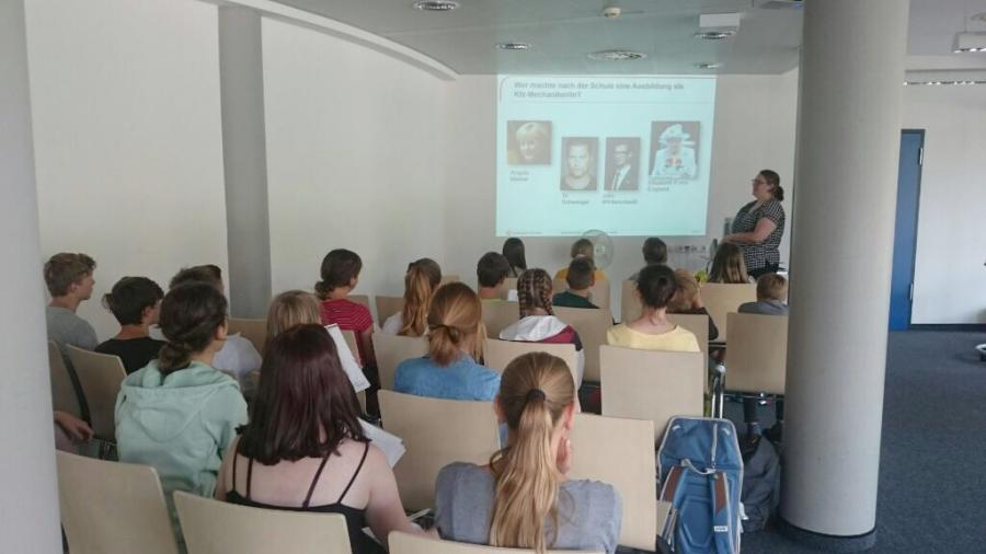 Besuch des BerufsInformationsZentrums
