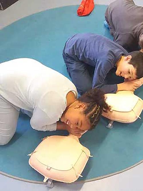 Sani-AG: Trainieren der Reanimation