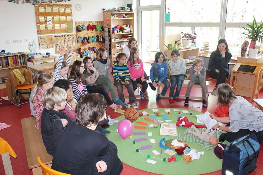 Die Adlerklasse hatte Besuch von einer Hebamme.