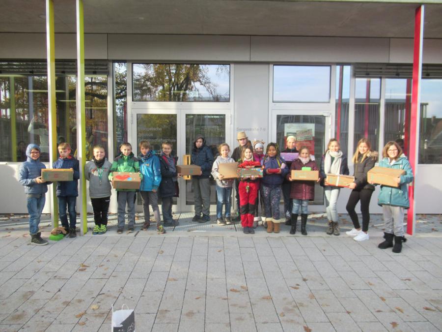 „Kinder helfen Kindern-Paketaktion“