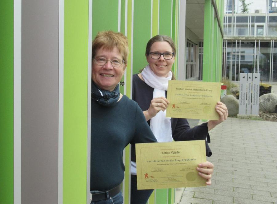 Pfarrerin Frau Ulrike Würfel und Frau Madlen Mettenbrink-Franz